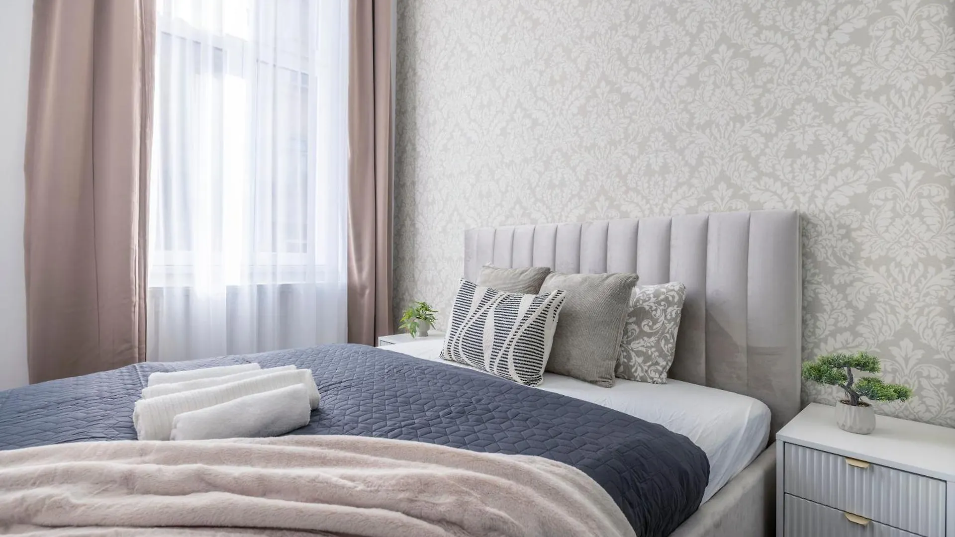 アパート Exclusive City Center Elizabeth Grand Suite W' 3Bedrm ブダペスト ハンガリー